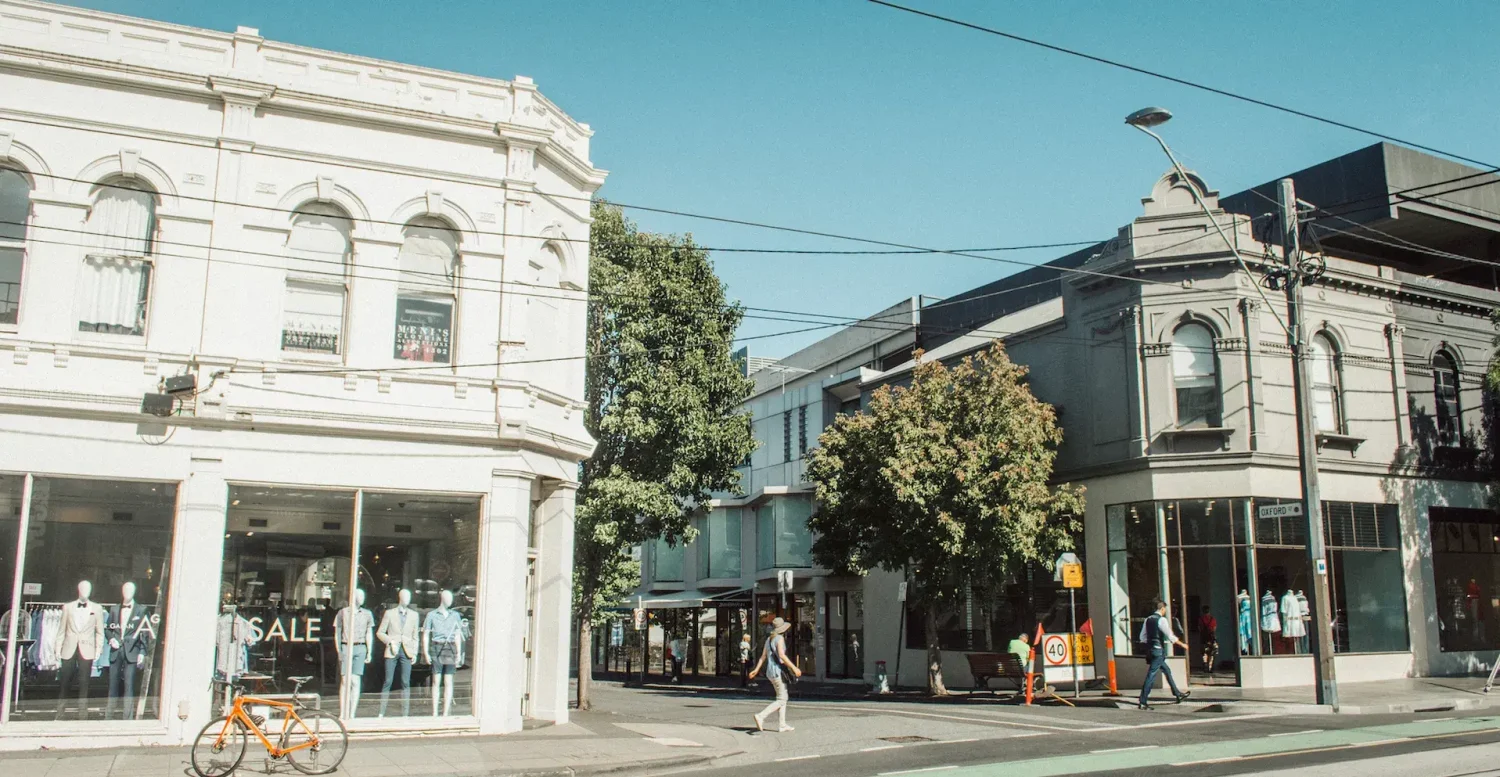 boutique upscale shops, with wealthy mansions and new redevelopments making Melbourne's most prestigious inner-city suburb.
